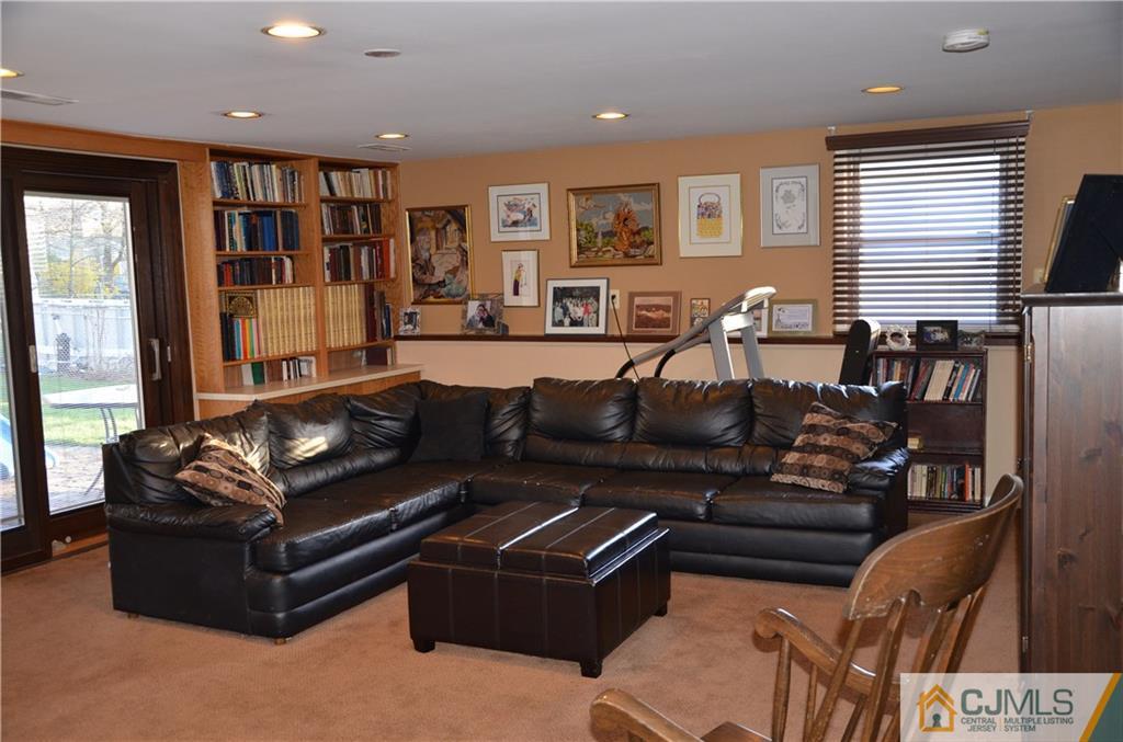 66 Hamlin Road Edison, NJ 08817 - Photo 18 of 25 Gallery Image 18