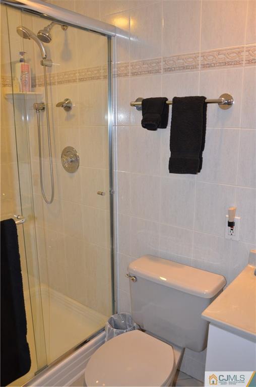 66 Hamlin Road Edison, NJ 08817 - Photo 19 of 25 Gallery Image 19