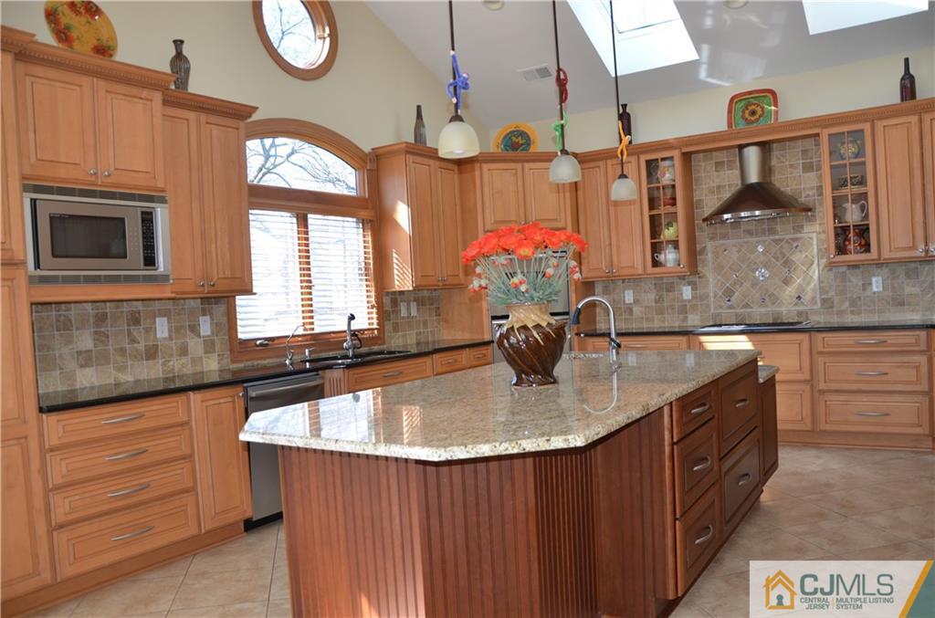 66 Hamlin Road Edison, NJ 08817 - Photo 6 of 25 Gallery Image 6