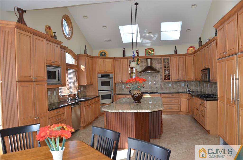 66 Hamlin Road Edison, NJ 08817 - Photo 8 of 25 Gallery Image 8
