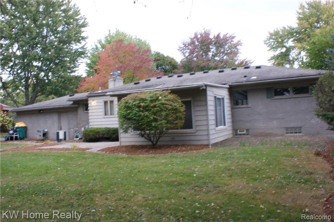 28035 Hawberry Road Farmington, MI 48331 - Photo 5 of 38 REAR VIEW.JPG