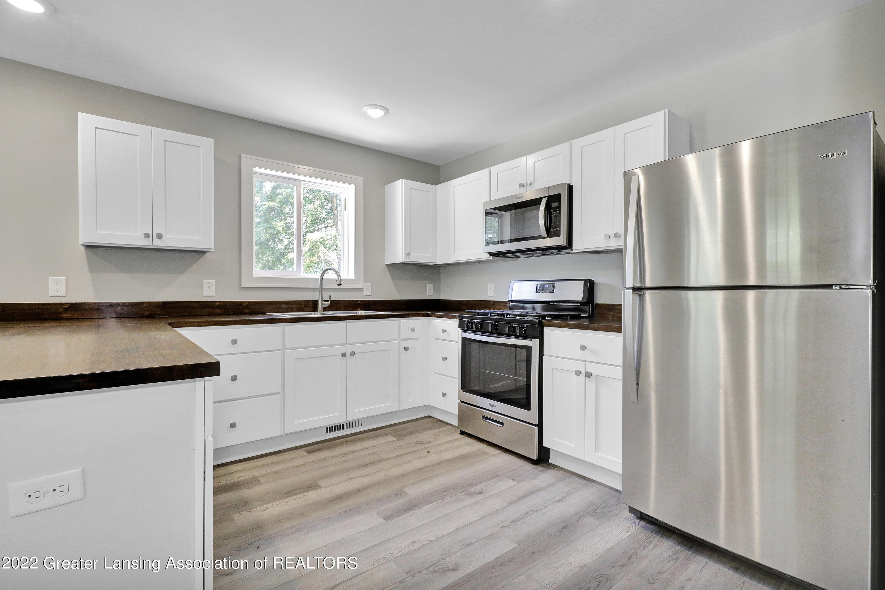 6406 Hilliard Road Lansing, MI 48911 - Photo 9 of 33 2.1