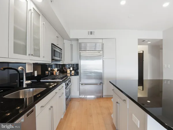 $785,000 | 1111 19th Street North, Unit 2110, Arlington, VA 22209