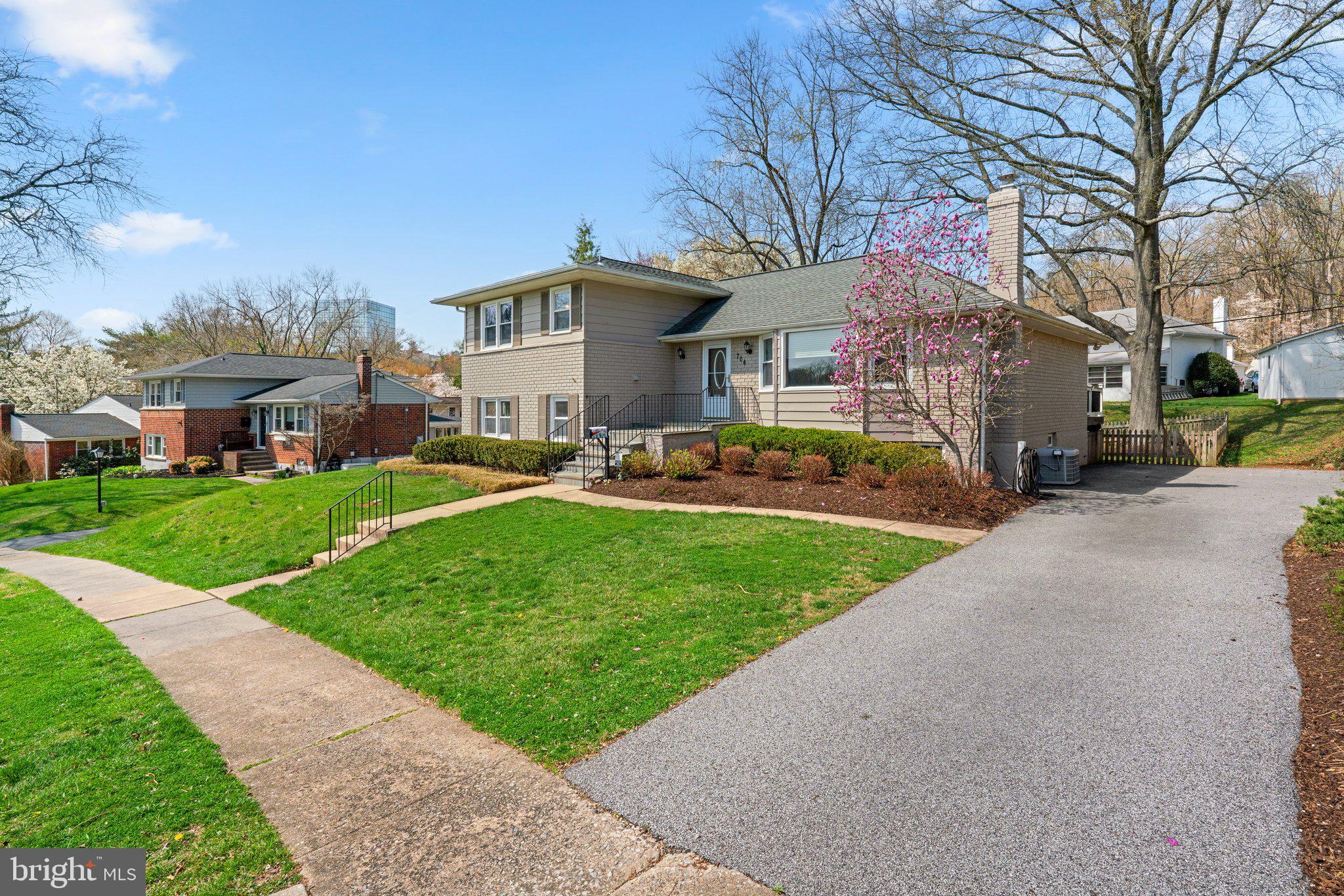 704 Shelley Road Towson, MD 21286 - Photo 3 of 52 Gallery Image 3