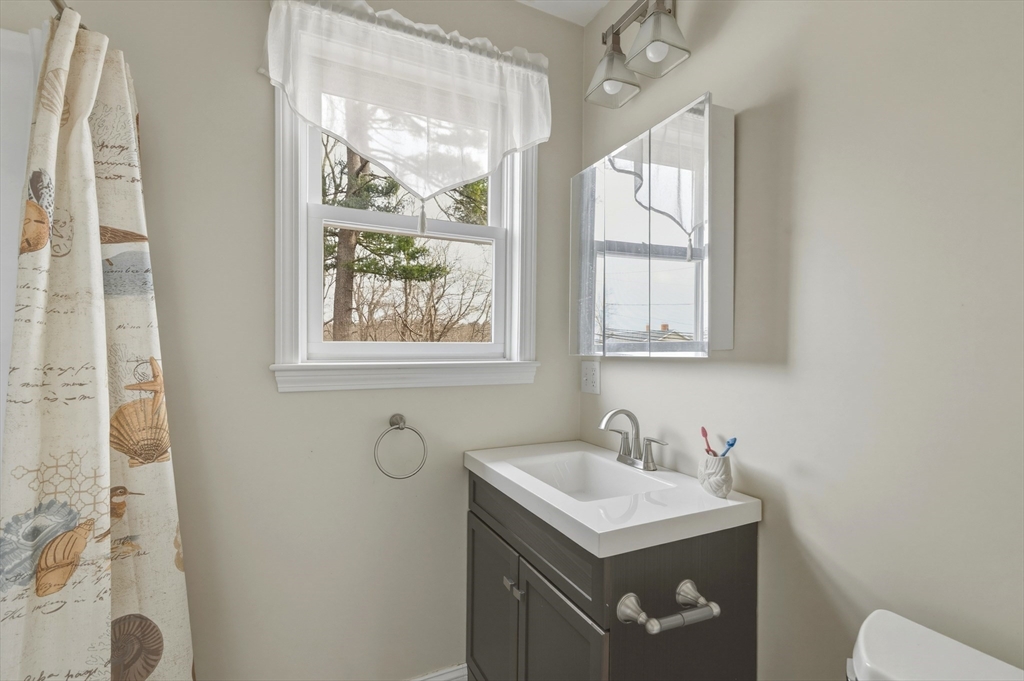 9 Oliver Road Weymouth, MA 02189 - Photo 13 of 41