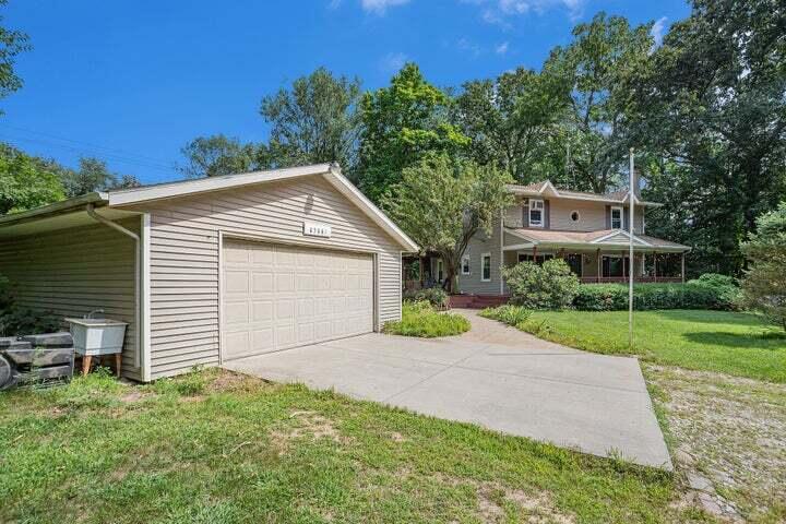 65661 Dailey Road Edwardsburg, MI 49112 - Photo 26 of 32 Garage