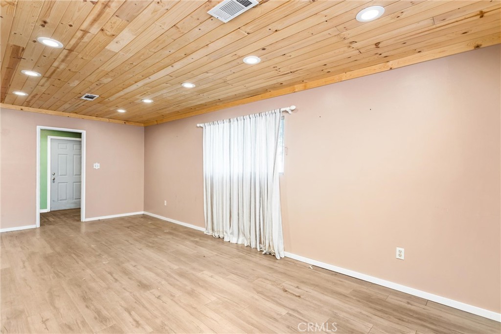 450 West Cromwell Street Rialto, CA 92376 - Photo 14 of 35 Bonus room with wood ceilings and recessed lighting, laminate flooring