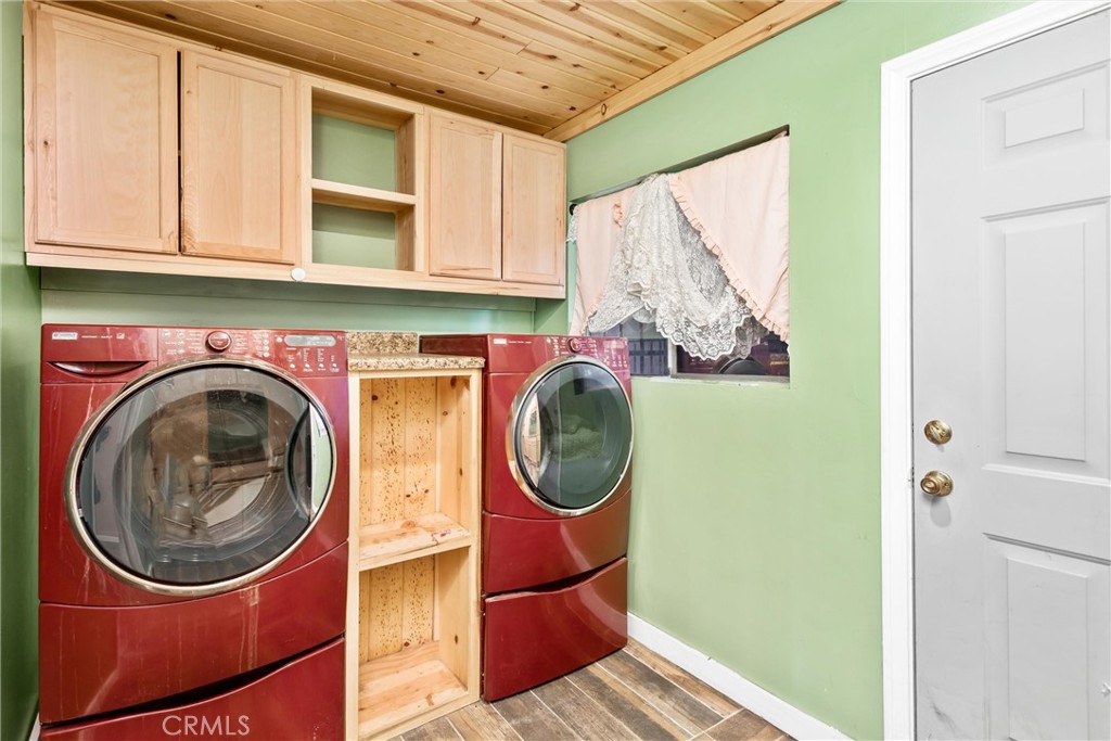 450 West Cromwell Street Rialto, CA 92376 - Photo 17 of 35 Inside laundry room just off of the bonus room. Washer/Dryer stay. Door leads to West side of the home to the back yard