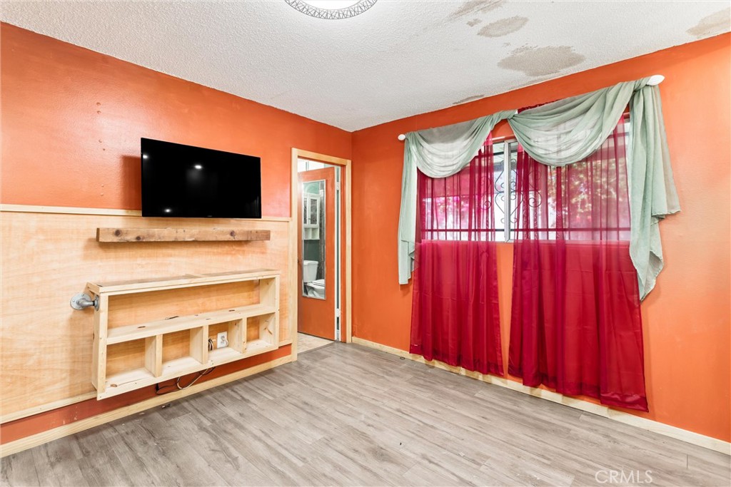 450 West Cromwell Street Rialto, CA 92376 - Photo 25 of 35 Primary Bedroom #3. TV stays, has full bath