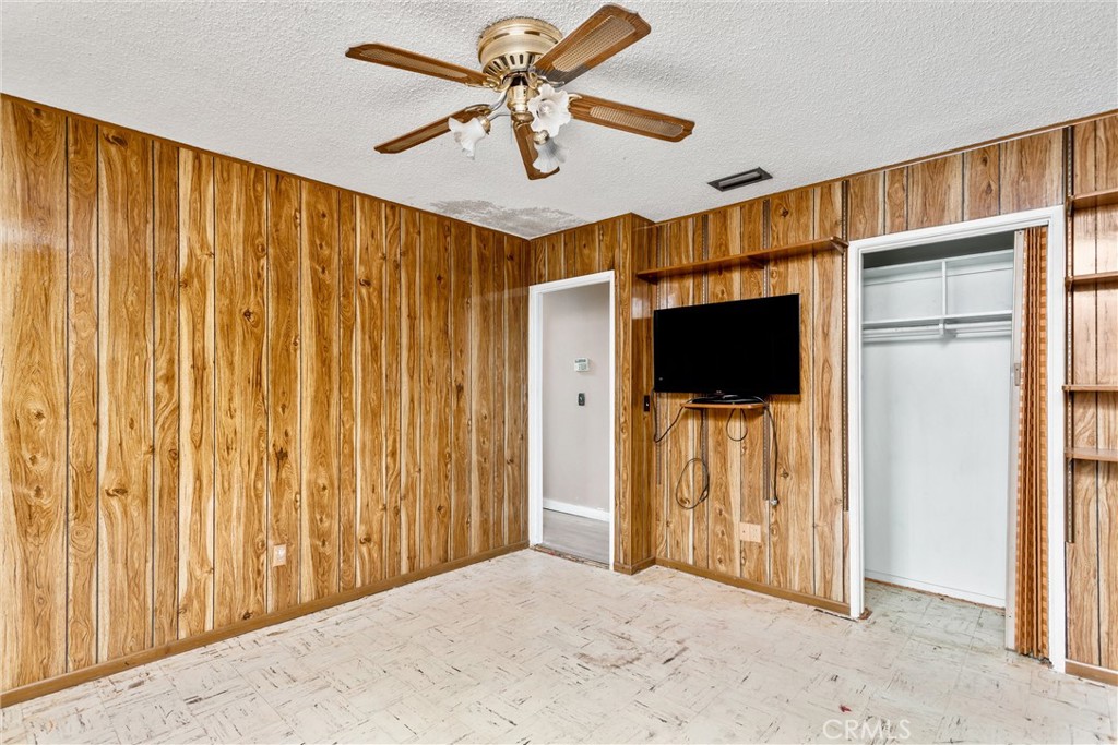 450 West Cromwell Street Rialto, CA 92376 - Photo 29 of 35 4th bedroom with closet. TV stays