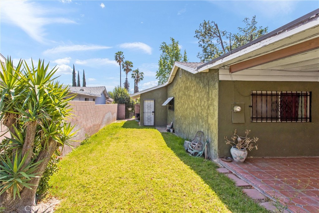 450 West Cromwell Street Rialto, CA 92376 - Photo 30 of 35 Back side yard on the East side. Access door to the garage and a gate to the front yard