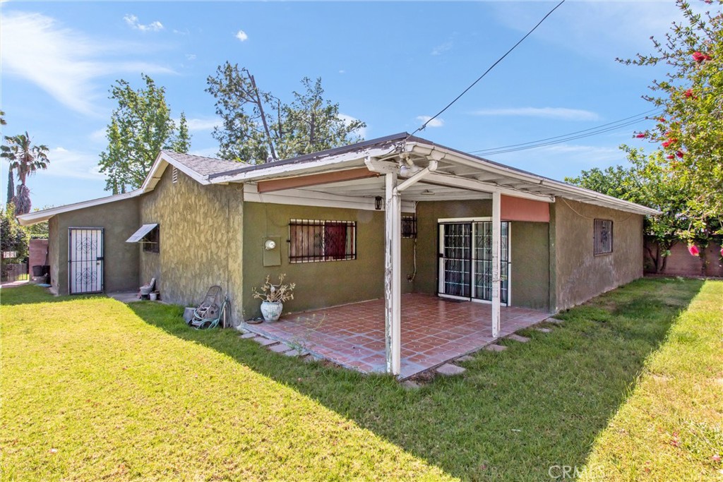 450 West Cromwell Street Rialto, CA 92376 - Photo 32 of 35 Backyard