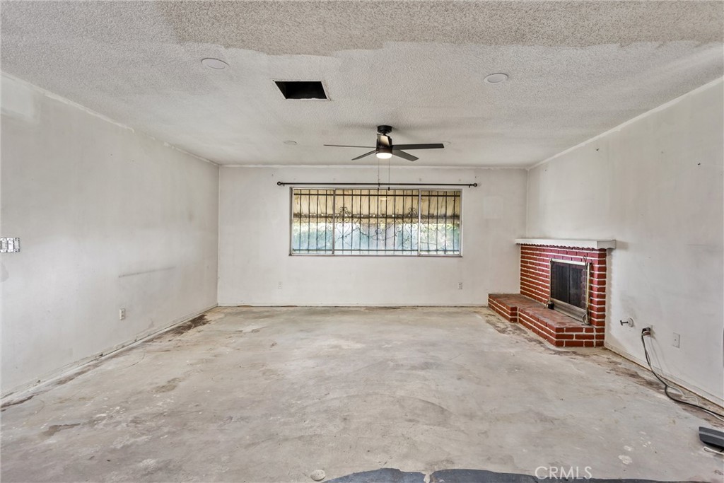 450 West Cromwell Street Rialto, CA 92376 - Photo 9 of 35 Living room