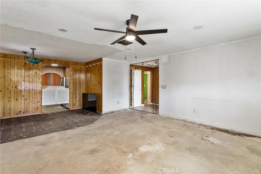 450 West Cromwell Street Rialto, CA 92376 - Photo 10 of 35 Living room