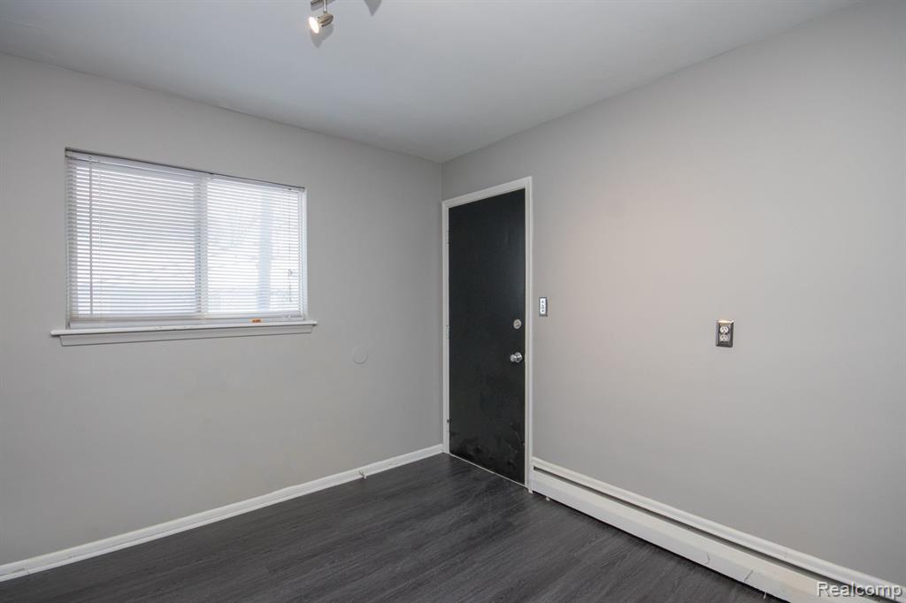 629 West Maple Road, Unit 14 Clawson, MI 48017 - Photo 7 of 27