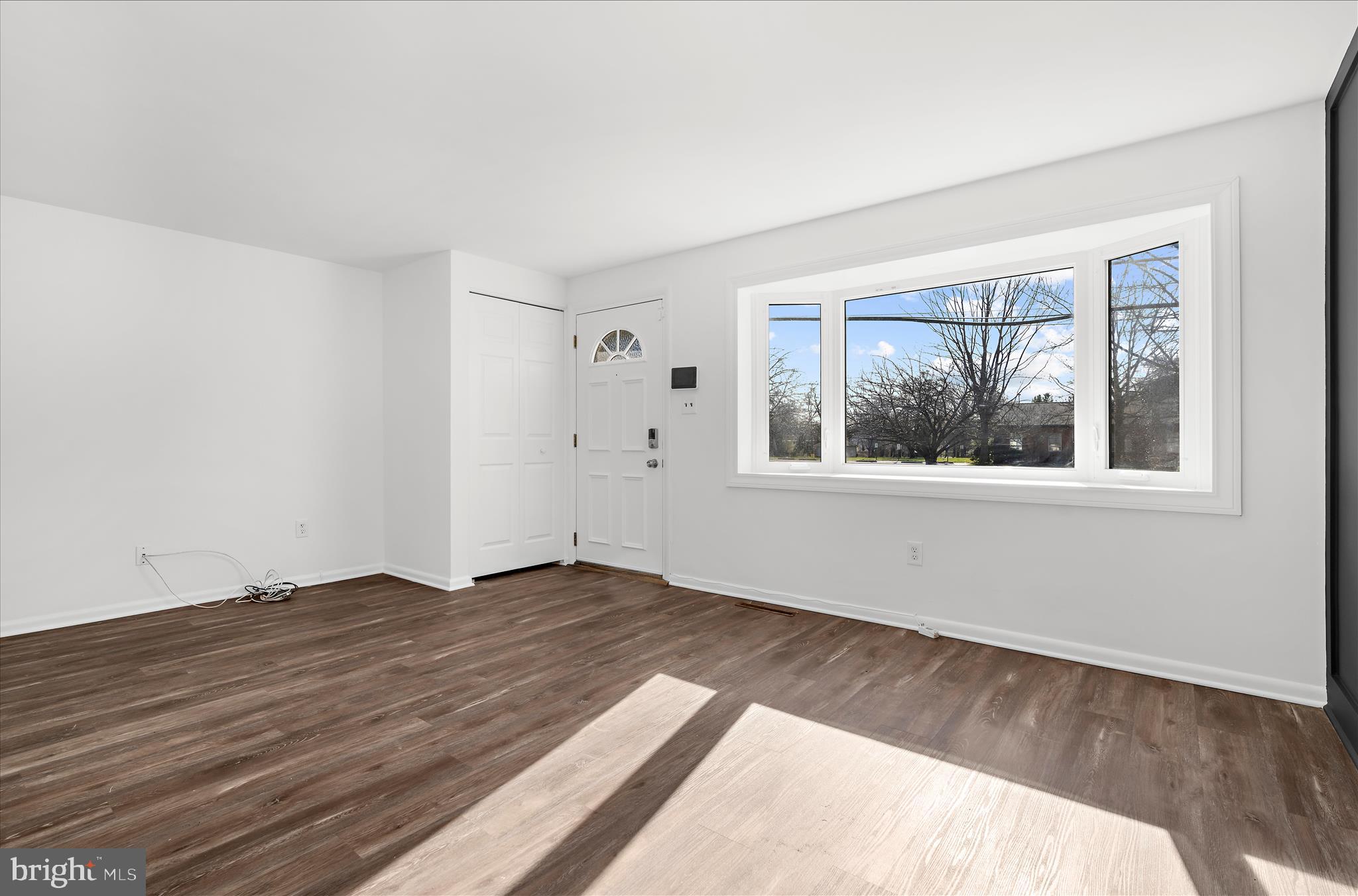 5114 Shelbourne Road Halethorpe, MD 21227 - Photo 4 of 38 Living Room