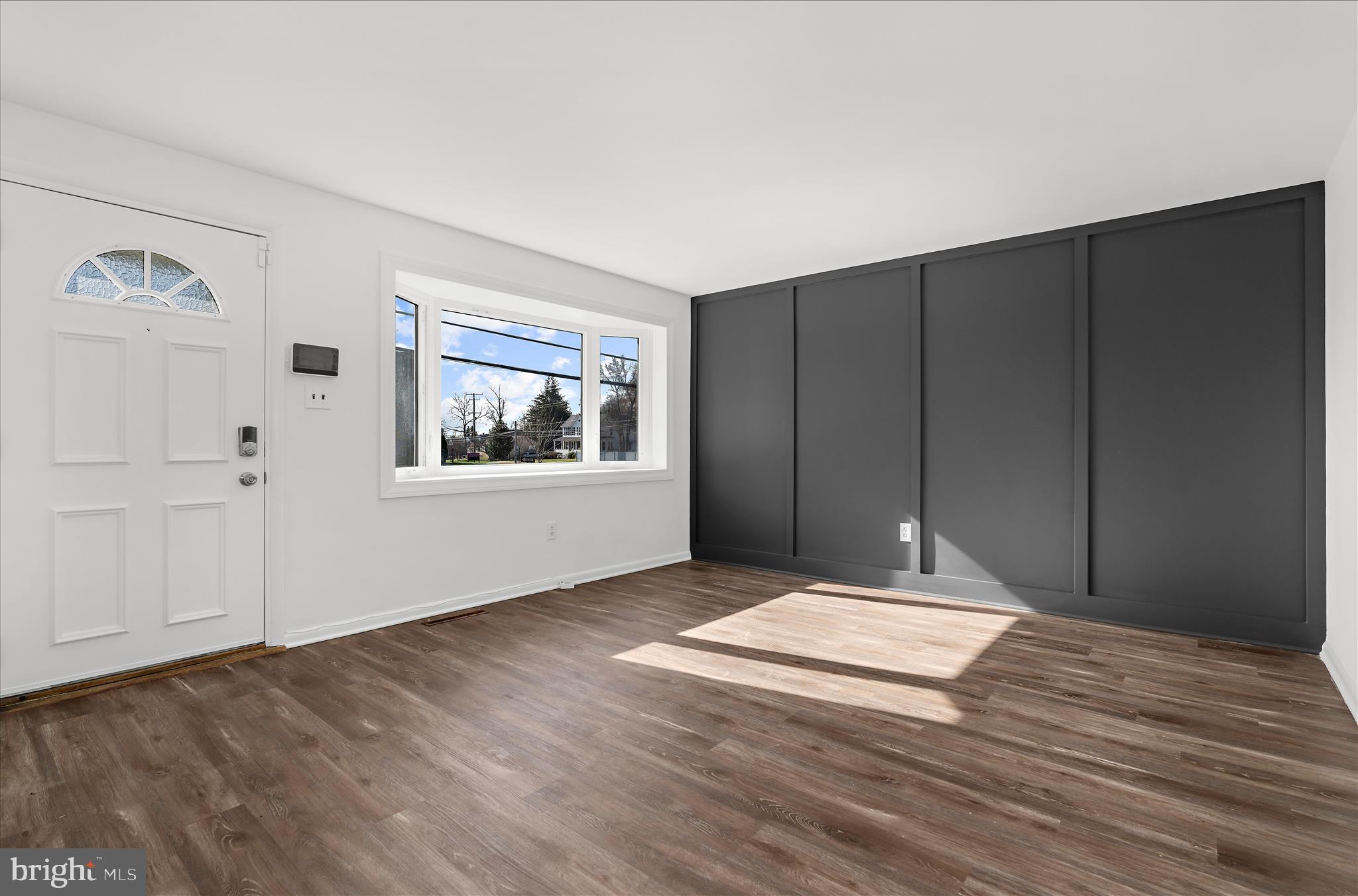 5114 Shelbourne Road Halethorpe, MD 21227 - Photo 5 of 38 Living Room