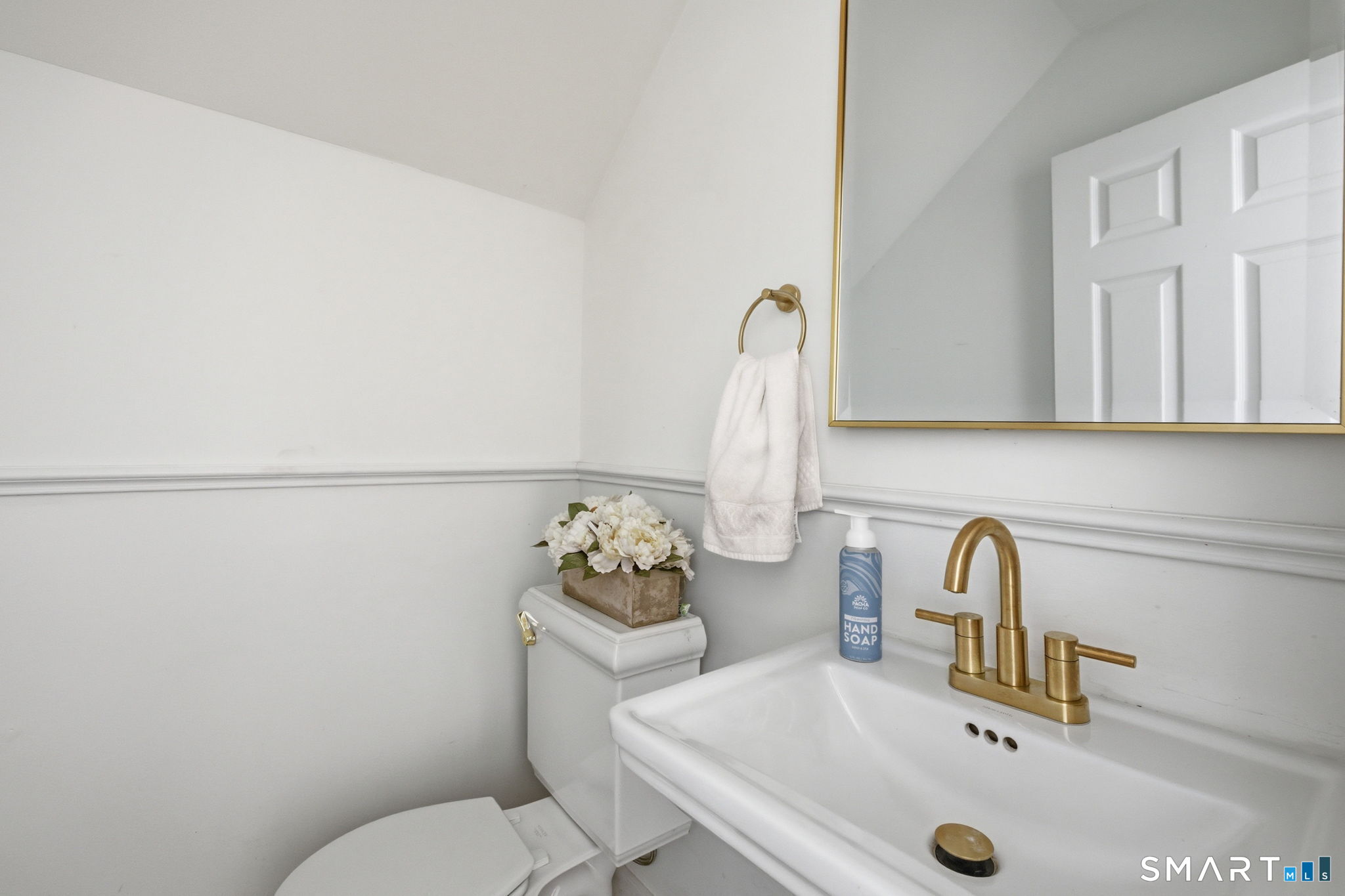 1 Valley Road, Unit 207 Stamford, CT 06902 - Photo 11 of 30 First floor half bath