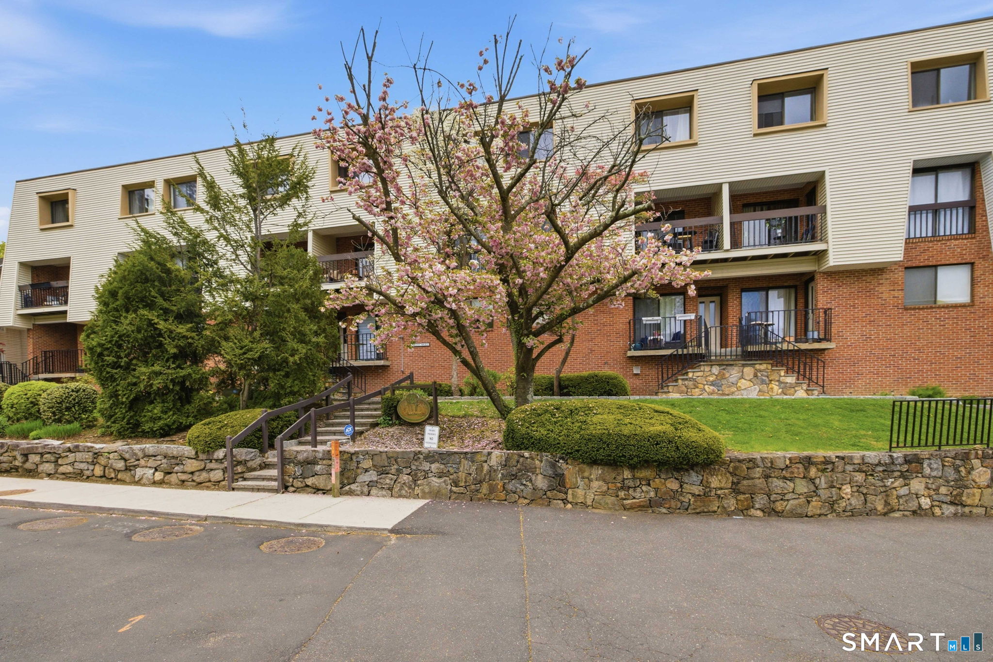 1 Valley Road, Unit 207 Stamford, CT 06902 - Photo 19 of 30