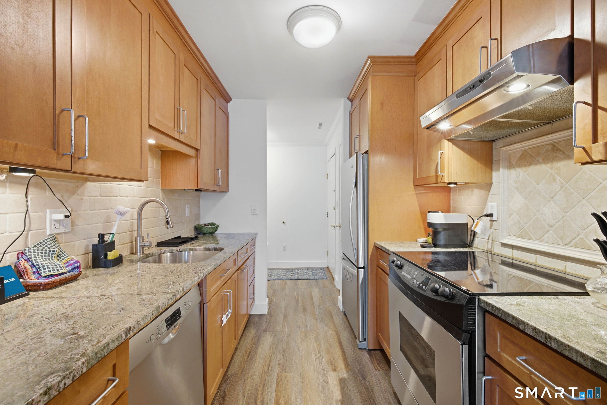 1 Valley Road, Unit 207 Stamford, CT 06902 - Photo 6 of 30 Granite countertops and stainless steel appliances
