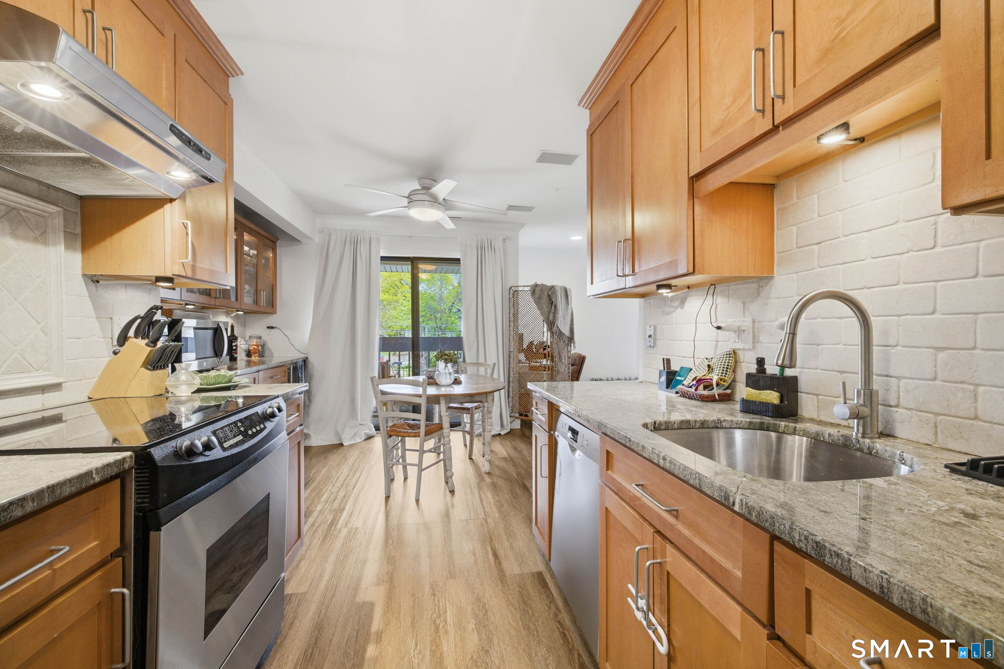1 Valley Road, Unit 207 Stamford, CT 06902 - Photo 7 of 30 Granite countertops and stainless steel appliances
