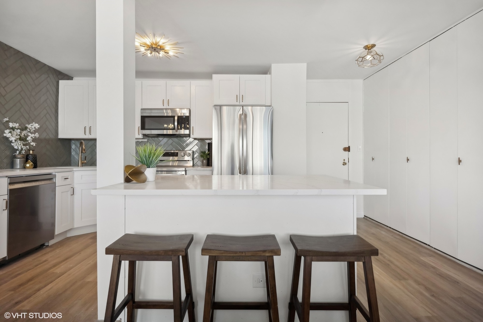5455 North Sheridan Road, Unit 1711 Chicago, IL 60640 - Photo 5 of 19