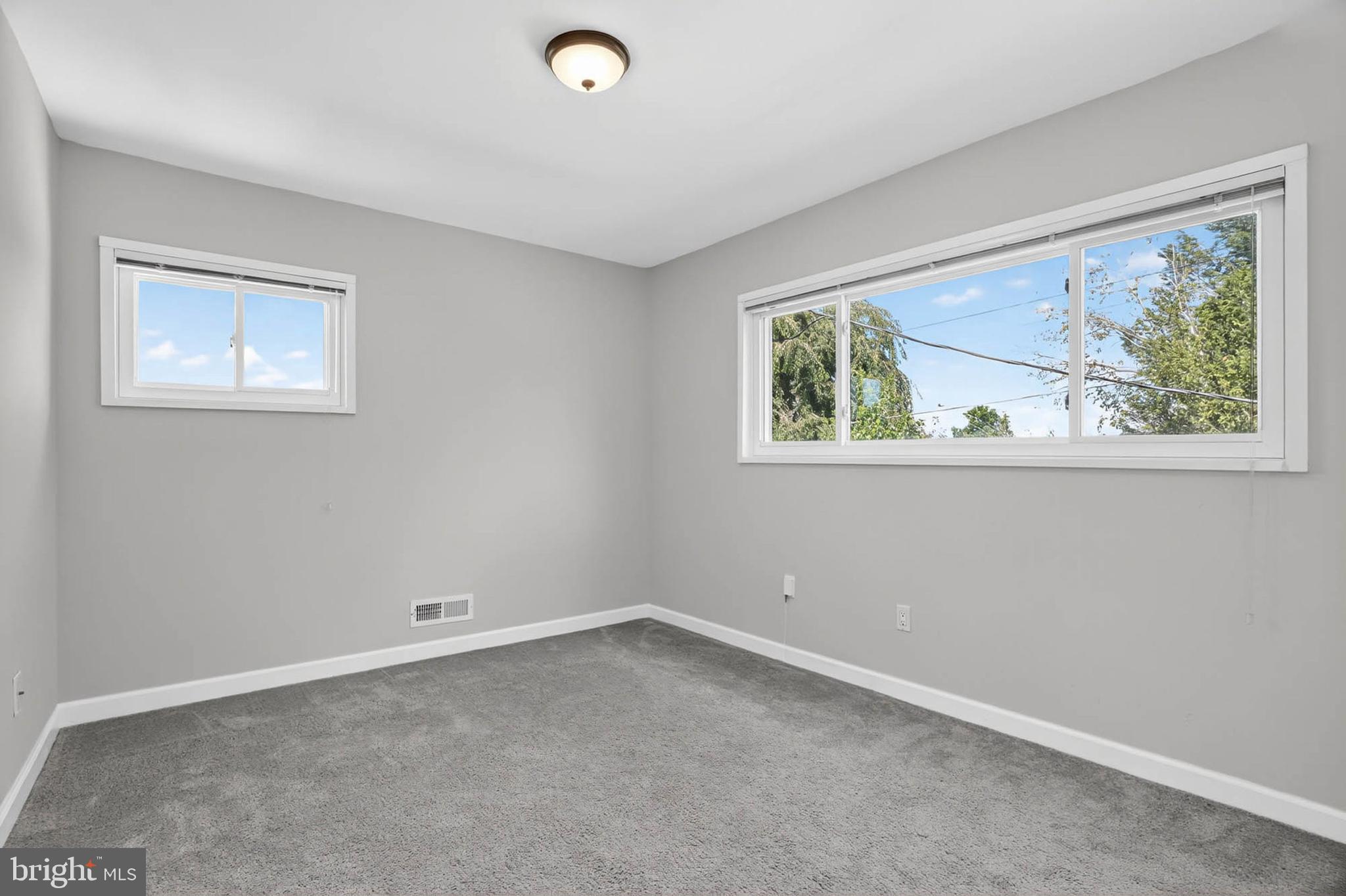 920 Vanderwood Road Catonsville, MD 21228 - Photo 14 of 25 an empty room with windows