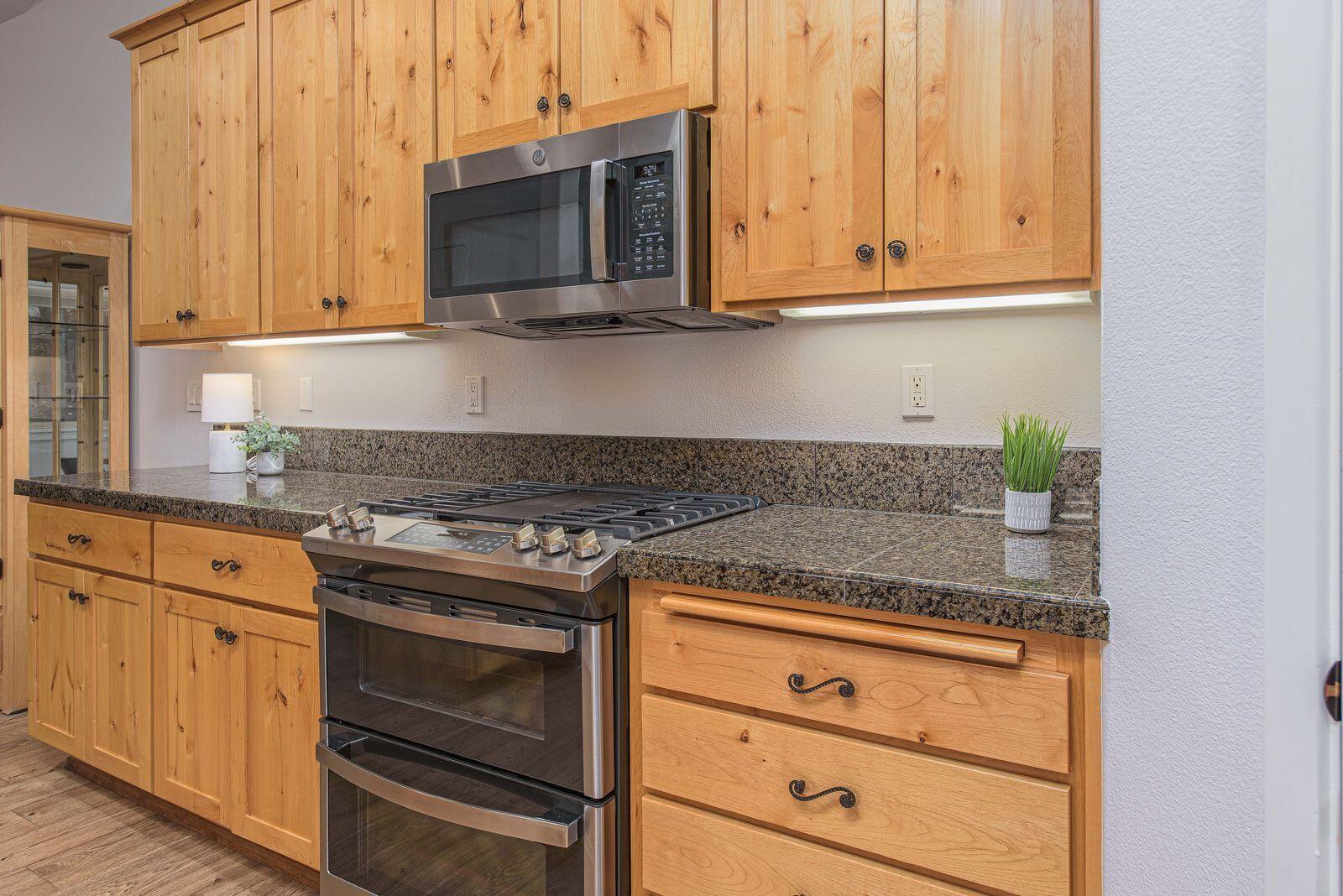 19442 Chip Shot Lane Bend, OR 97702 - Photo 17 of 47 kitchen 4