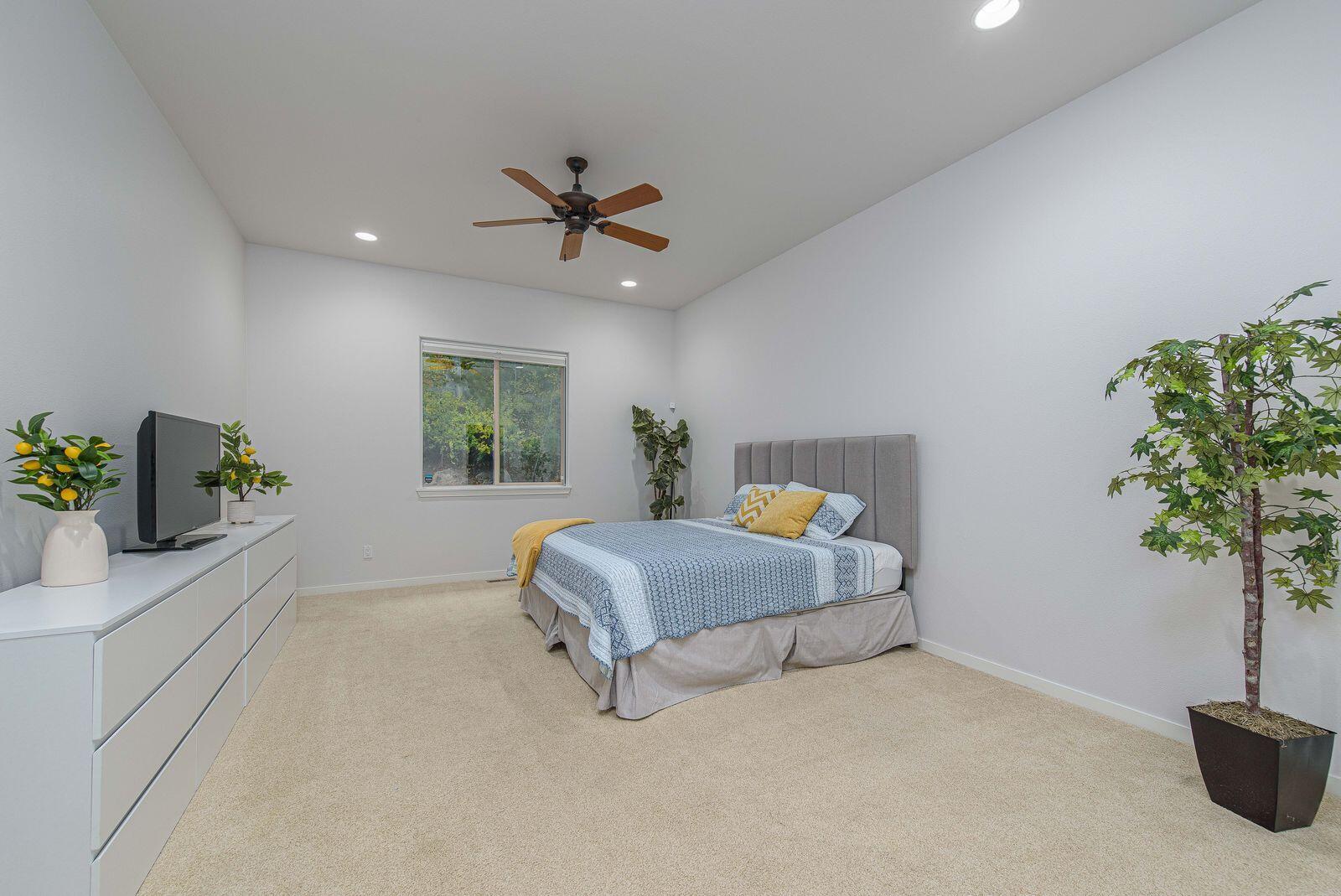 19442 Chip Shot Lane Bend, OR 97702 - Photo 20 of 47 Large primary bedroom with a ceiling fan