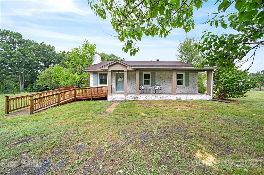 1586 Lloyd White Road Clover, SC 29710 - Photo 2 of 35 Gallery Image 2