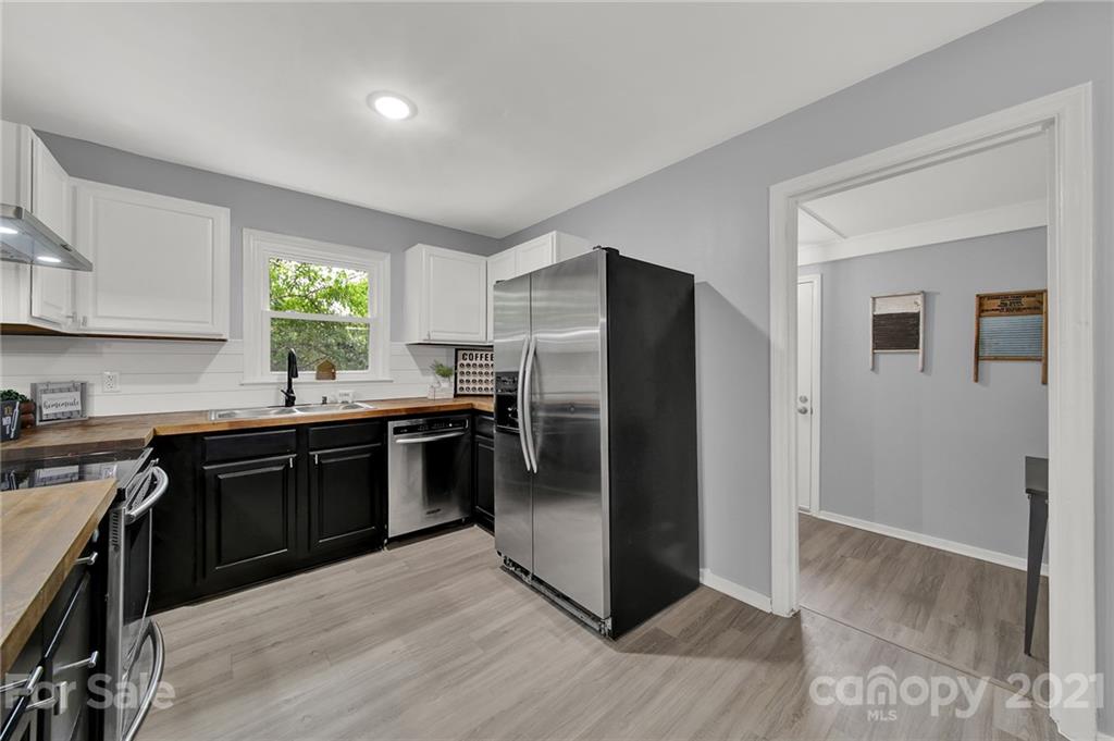 1586 Lloyd White Road Clover, SC 29710 - Photo 13 of 35 Gallery Image 13