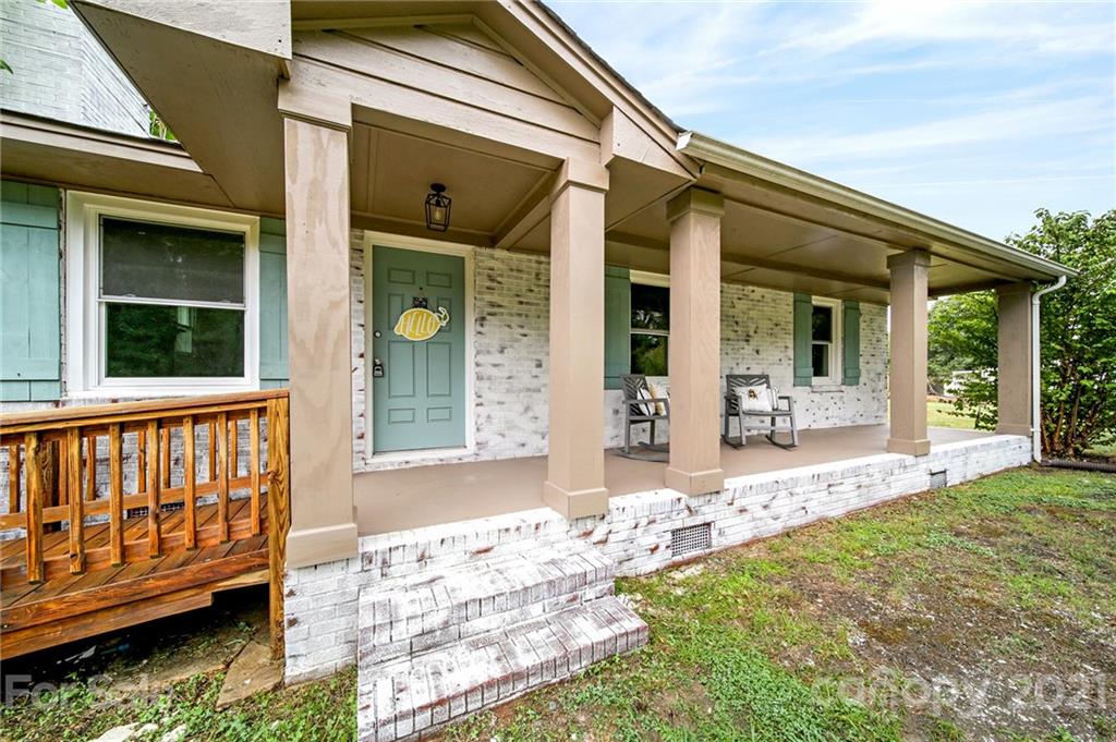 1586 Lloyd White Road Clover, SC 29710 - Photo 3 of 35 Gallery Image 3