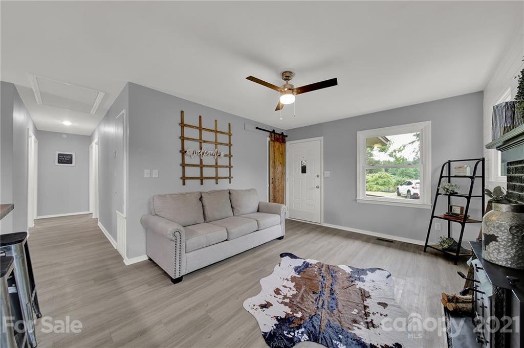 1586 Lloyd White Road Clover, SC 29710 - Photo 8 of 35 Gallery Image 8