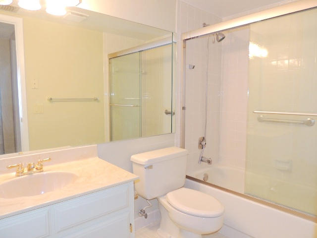 6481 Pumpkin Seed Circle, Unit 226 Boca Raton, FL 33433 - Photo 12 of 15 Bathroom