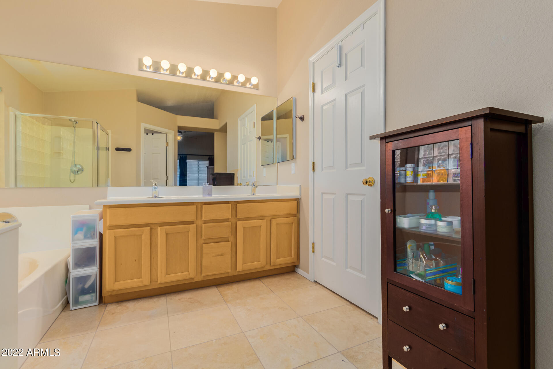 3937 East Agave Road Phoenix, AZ 85044 - Photo 21 of 32 Primary En-suite Bathroom