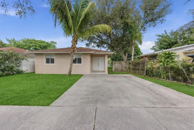 a view of a house with a yard and garage