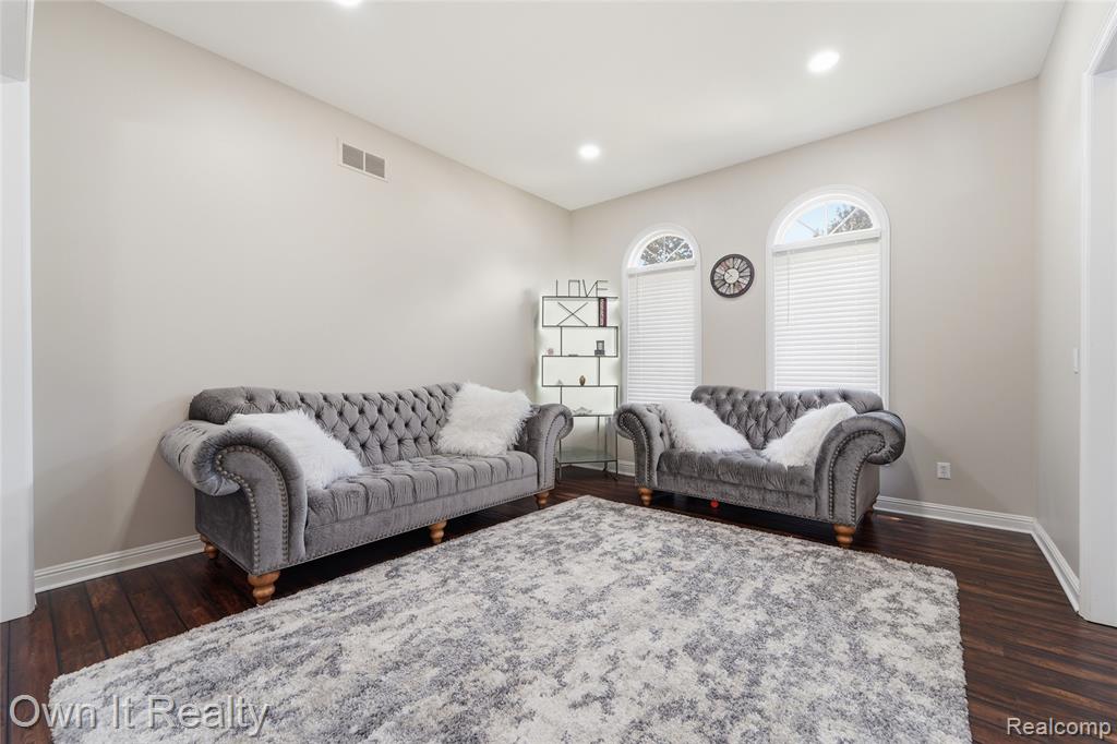 48280 Gladstone Road Canton, MI 48188 - Photo 10 of 59 Gallery Image 10