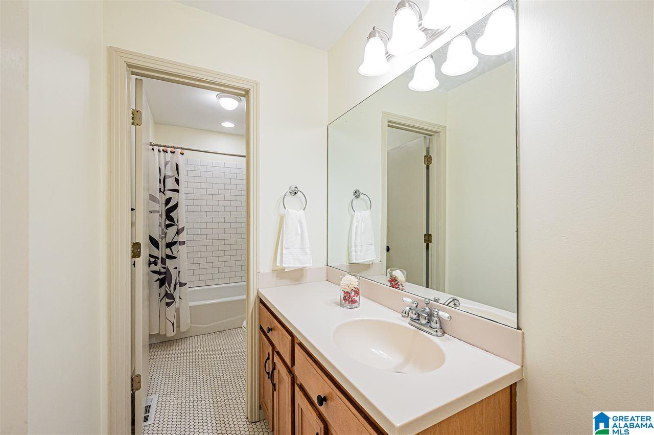 706 Forrest Drive Birmingham, AL 35209 - Photo 23 of 47