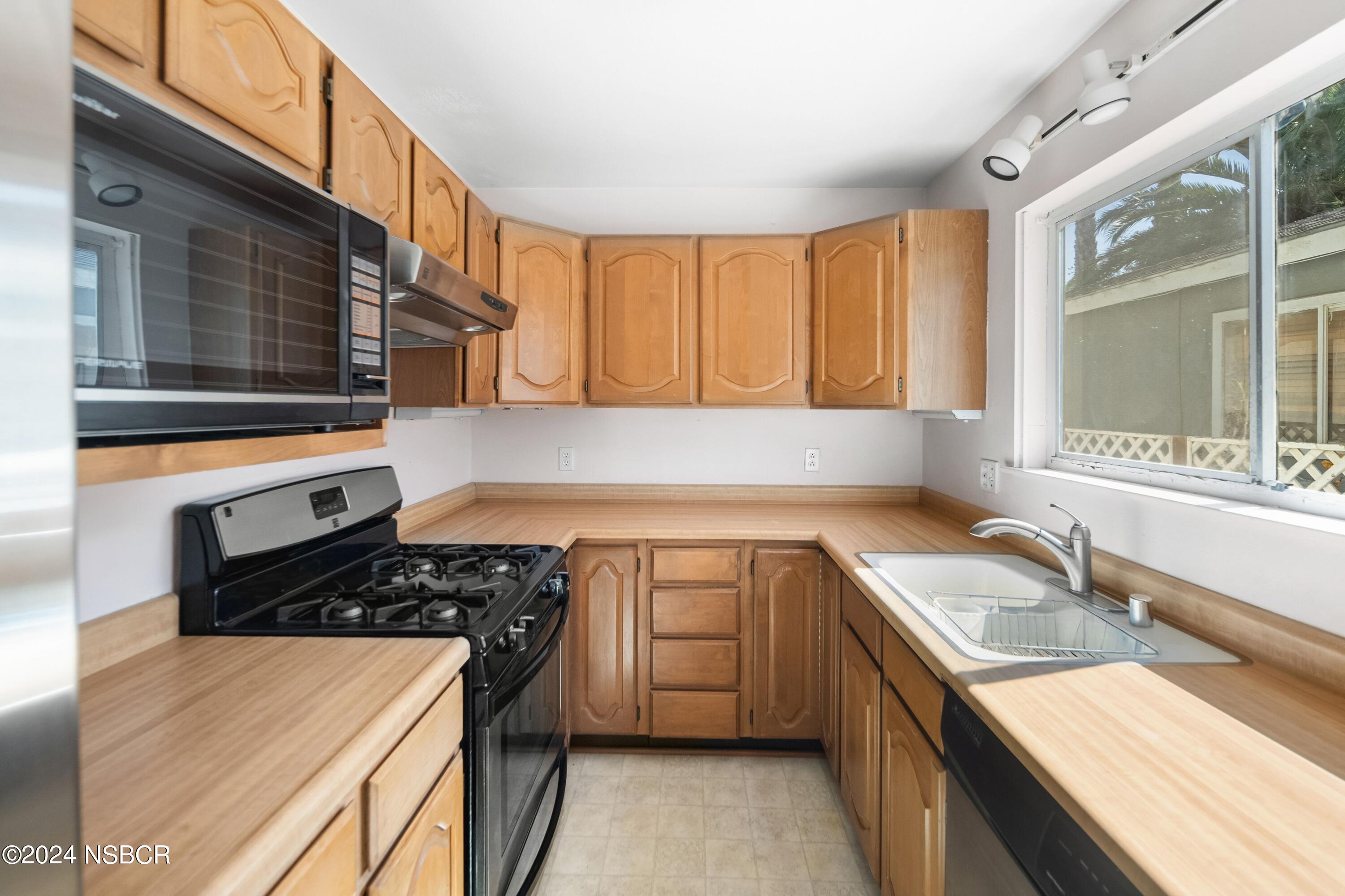 509 North Second Street Lompoc, CA 93436 - Photo 10 of 34 Kitchen