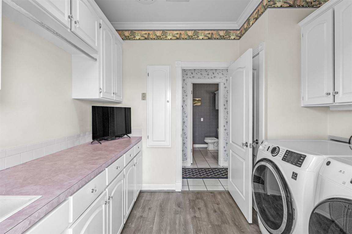 10299 Paddy Hamilton Road Belton, TX 76513 - Photo 27 of 39 a view of a kitchen with washer and dryer