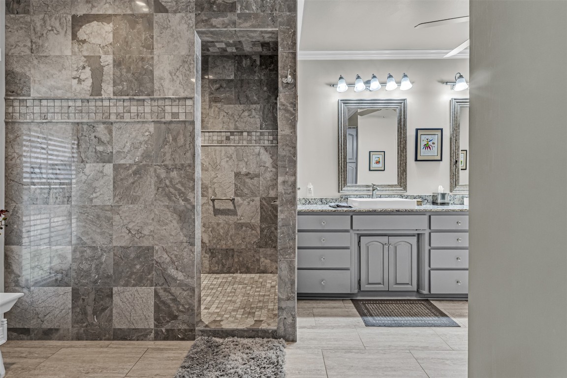 10299 Paddy Hamilton Road Belton, TX 76513 - Photo 33 of 39 a bathroom with a double vanity sink and a mirror