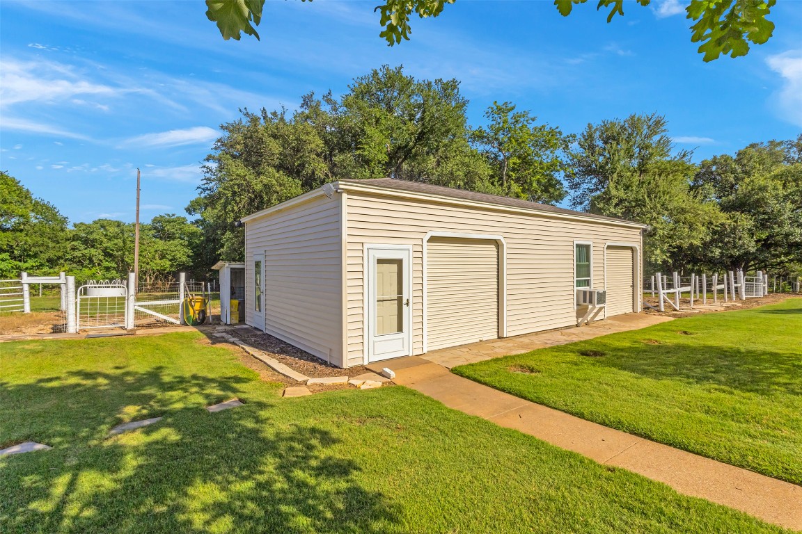 10299 Paddy Hamilton Road Belton, TX 76513 - Photo 37 of 39 a view of a backyard with a garden and tree