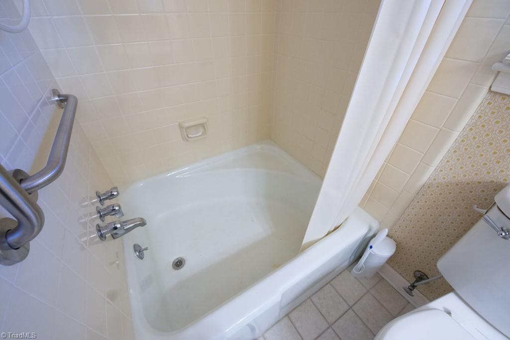 510 Gatewood Avenue High Point, NC 27262 - Photo 31 of 46 Love this 1971 Emerywood tub..a hallmark of the area