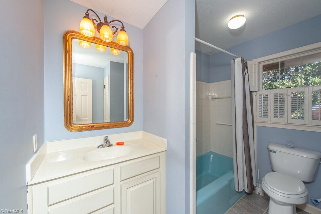 510 Gatewood Avenue High Point, NC 27262 - Photo 37 of 46 Guest bathroom