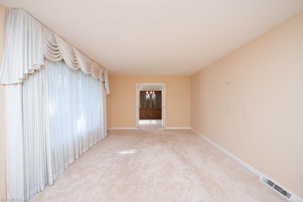 510 Gatewood Avenue High Point, NC 27262 - Photo 7 of 46 Enormous living room with bay window..carpet is like new