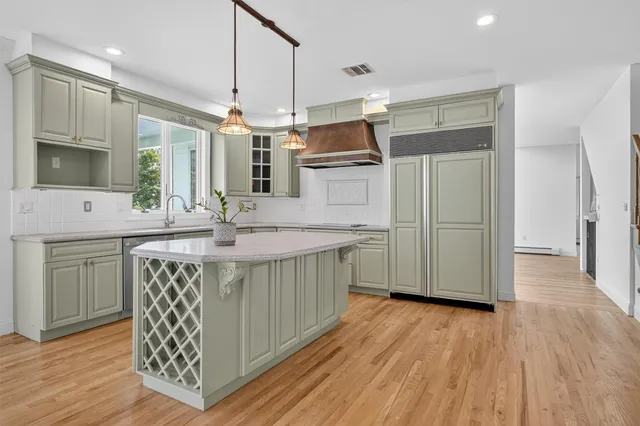 $1,899,999 | 10 Soluri Lane, Tomkins Cove, NY 10986