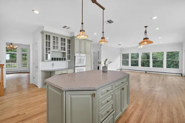 $1,899,999 | 10 Soluri Lane, Tomkins Cove, NY 10986