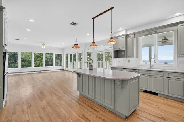 $1,899,999 | 10 Soluri Lane, Tomkins Cove, NY 10986