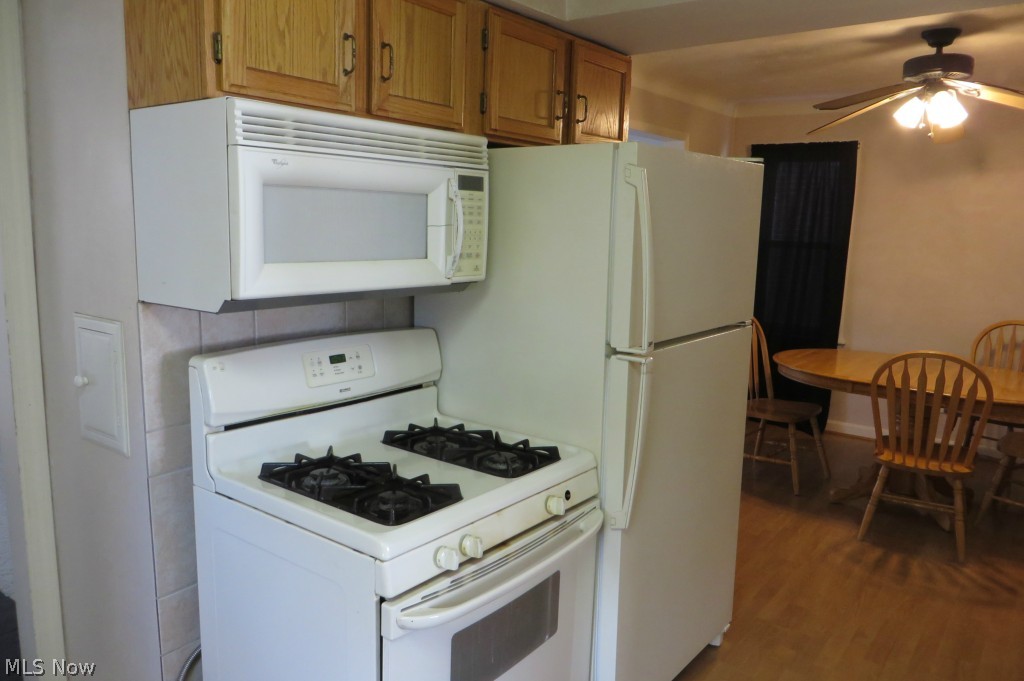 1195 Dorsh Road Cleveland, OH 44121 - Photo 8 of 21 Appliances stay!