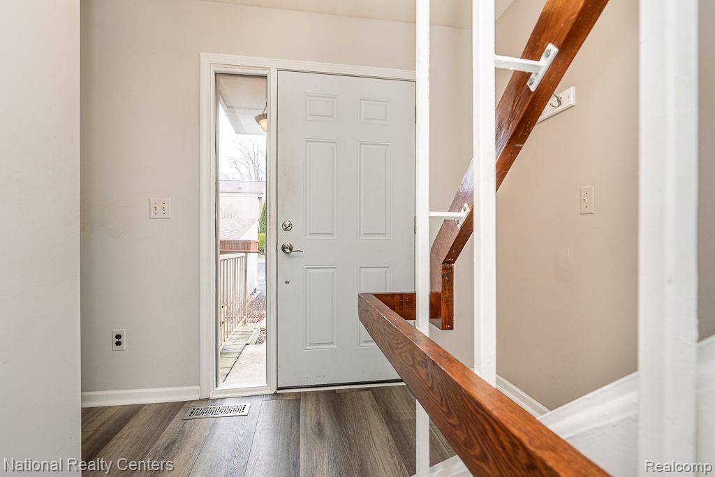 1438 Oakbrook Rochester Hills Rochester, MI 48307 - Photo 13 of 37